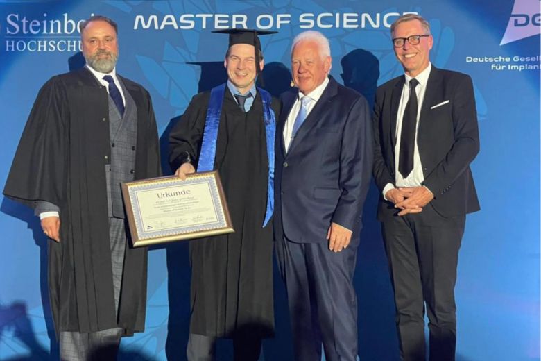 Überreichung der Urkunde des Master of Science M.Sc an Dr. Gustav Gerstenkamp | Zahnarztpraxis in Hann. Münden